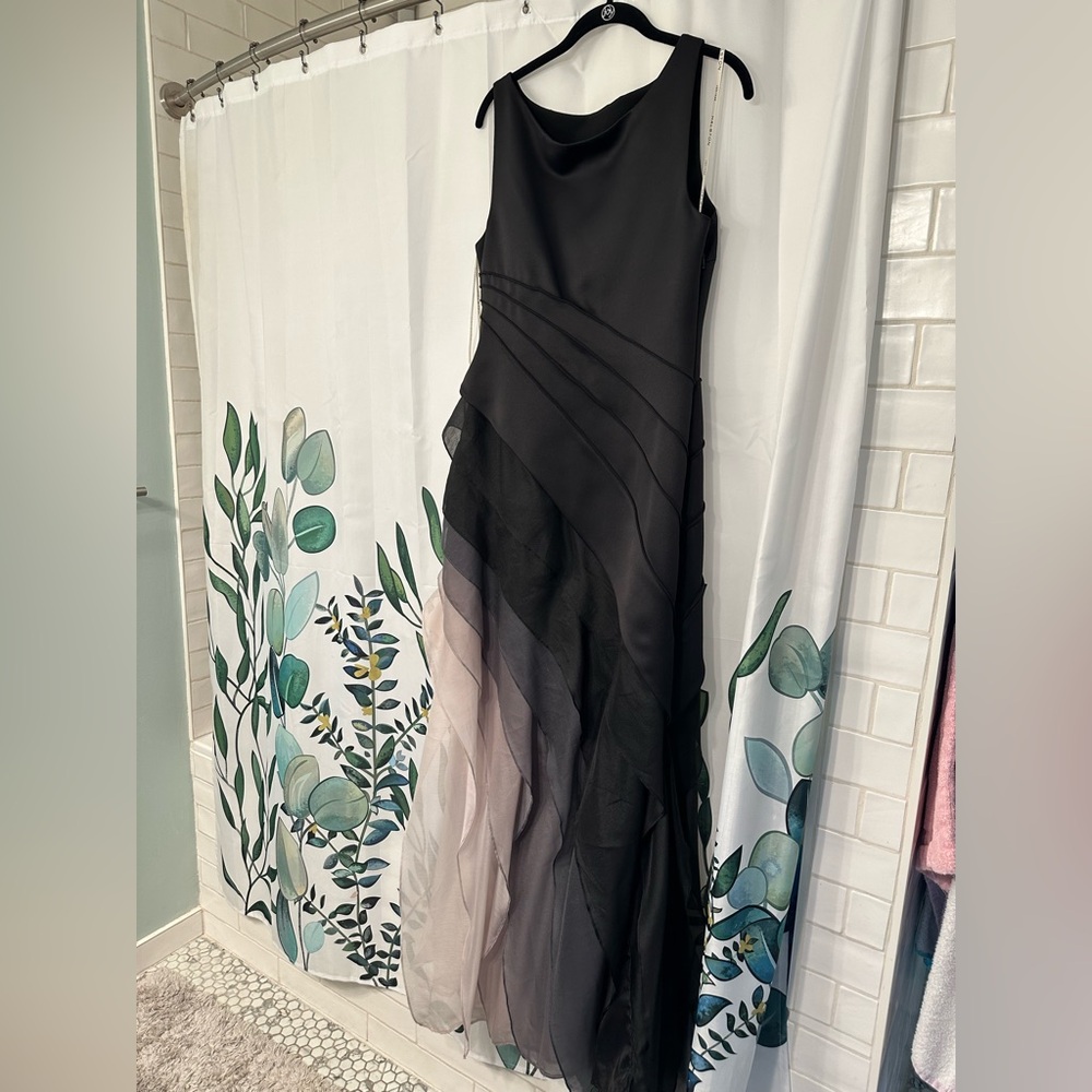 Halston Heritage Boatneck Gown with Tiered Skirt - Black/Vapor Size 8 Preowned - Picture 7 of 8